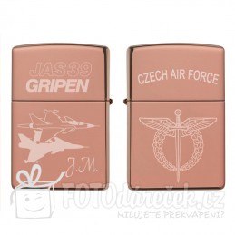 Zapalovač benzin, rose gold, JAS-39, Gripen, růžové zlato, měděný, gravírování, replika Zippo, dárek, Brno, osobní, rytí, vyrytí